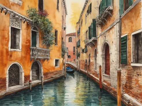 Ein malerischer Wasserweg in einer venezianischen Gasse mit orangefarbenen Gebäuden, die von üppigem Grün und Blumen geschmückt sind. Der Kanal spiegelt das sanfte Licht wider, während eine mit einem Boot gesäumte Brücke den Blick ins Bild vertieft. Die alten Fassaden und der ruhige Wasserverlauf vermitteln ein Gefühl von Charme und Ruhe.
