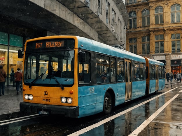Auf dem Bild ist ein blauer Bus zu sehen, der in der Stadt steht. Es regnet und die Straße ist nass. Viele Menschen sind unterwegs, einige laufen in der Nähe des Busses.**Praktische Tipps für Deine Reise:**1. **Öffentliche Verkehrsmittel nutzen:** Informiere dich über die Buslinien und -zeiten, um leicht von A nach B zu kommen.2. **Wettergerechte Kleidung:** Bei Regen ist es wichtig, einen Regenschirm oder eine wasserdichte Jacke dabei zu haben.3. **Sichere Plätze wählen:** Warte an den Haltestellen in einem überdachten Bereich oder an einem sicheren Ort.4. **Karten oder Apps verwenden:** Nutze lokale Karten oder Apps, um deinen Weg zu planen und aktuelle Fahrpläne einzusehen.5. **Kleinere Beträge bereithalten:** Für Busfahrkarten sind oft Kleingeld oder spezielle Ticketkarten erforderlich. Achte darauf, diese immer zur Hand zu haben.