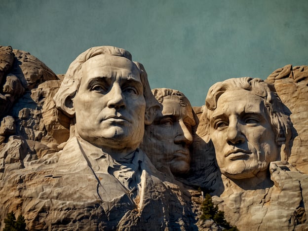 Auf dem Bild sind die berühmten Präsidenten-Büsten von Mount Rushmore zu sehen. Mount Rushmore ist ein monumentales Kunstwerk in den Black Hills von South Dakota, das zwischen 1927 und 1941 geschaffen wurde. Es zeigt die Gesichter von vier amerikanischen Präsidenten: George Washington, Thomas Jefferson, Theodore Roosevelt und Abraham Lincoln.
Die Idee hinter diesem Projekt war es, die Geschichte der Vereinigten Staaten zu feiern und die Errungenschaften dieser Präsidenten hervorzuheben. Washington wurde für seine Rolle als Gründungsvater gewürdigt, Jefferson für den Erwerb von Louisiana, Roosevelt für seine Fortschritte in der industriellen Entwicklung und Lincoln für seine Führung während des Bürgerkriegs. Das Denkmal ist nicht nur ein Symbol für die amerikanische Demokratie, sondern zieht auch jährlich Millionen von Touristen an.