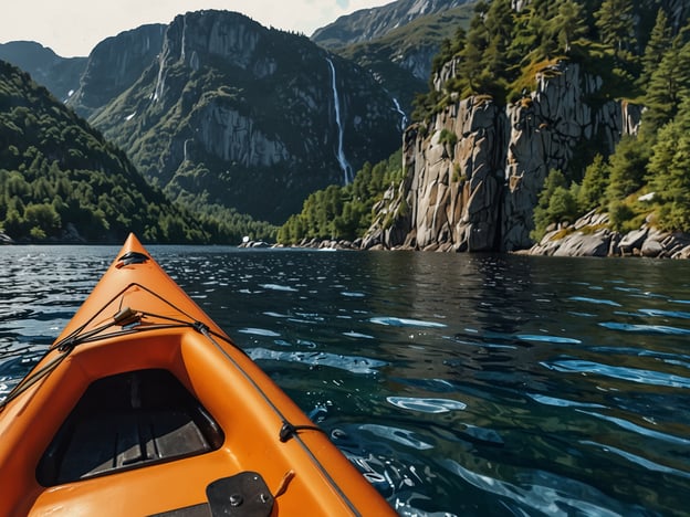 Auf dem Bild sieht man ein orangefarbenes Kajak, das auf einem ruhigen Gewässer paddelt, umgeben von beeindruckenden Bergen und felsigen Ufern.Besondere Erlebnisse rund um Preikestolen könnten eine Kajaktour in den Fjorden sein, bei der man die majestätische Landschaft aus einer einzigartigen Perspektive genießen kann. Die Stille des Wassers, kombiniert mit den beeindruckenden Klippen und der üppigen Vegetation, sorgt für unvergessliche Momente.Ein weiteres Highlight ist die Wanderung zum Preikestolen selbst, wo man mit einem atemberaubenden Blick über den Lysefjord belohnt wird. Viele Besucher berichten von dem Gefühl der Freiheit und der Verbundenheit zur Natur, das man in dieser einzigartigen Umgebung erlebt.