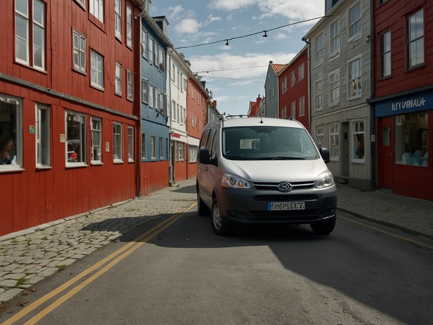 Auf dem Bild ist ein Fahrzeug in einer engen Stadtstraße zu sehen, die von bunten Gebäuden gesäumt ist. Die Fassaden der Häuser sind überwiegend rot, blau und grau. Diese Szene könnte in einem malerischen Stadtteil einer skandinavischen Stadt aufgenommen worden sein.**Anreise:**Um zu diesem Ort zu gelangen, kannst du einen Flug zu dem nächstgelegenen großen Flughafen nehmen und von dort entweder ein Auto mieten oder öffentliche Verkehrsmittel nutzen. Viele Städte bieten auch direkte Zugverbindungen.**Praktische Tipps für deinen Besuch:**1. **Beste Zeit für einen Besuch**: Der Frühling oder Sommer sind ideal, um das milde Wetter und die lebendigen Farben der Stadt zu genießen.2. **Parkmöglichkeiten**: Informiere dich im Voraus über Parkplätze, da enge Straßen häufig begrenzte Parkmöglichkeiten haben.3. **Öffentliche Verkehrsmittel**: Nutze Busse oder Straßenbahnen, um die Stadt bequem zu erkunden, insbesondere wenn die Straßen eng sind.4. **Essen und Trinken**: Probiere lokale Spezialitäten in den umliegenden Cafés und Restaurants; viele bieten frische, regionale Zutaten.5. **Fotomöglichkeiten**: Halte die Kamera bereit, um die bunten Häuser und die charmante Atmosphäre festzuhalten, besonders bei Sonnenuntergang.